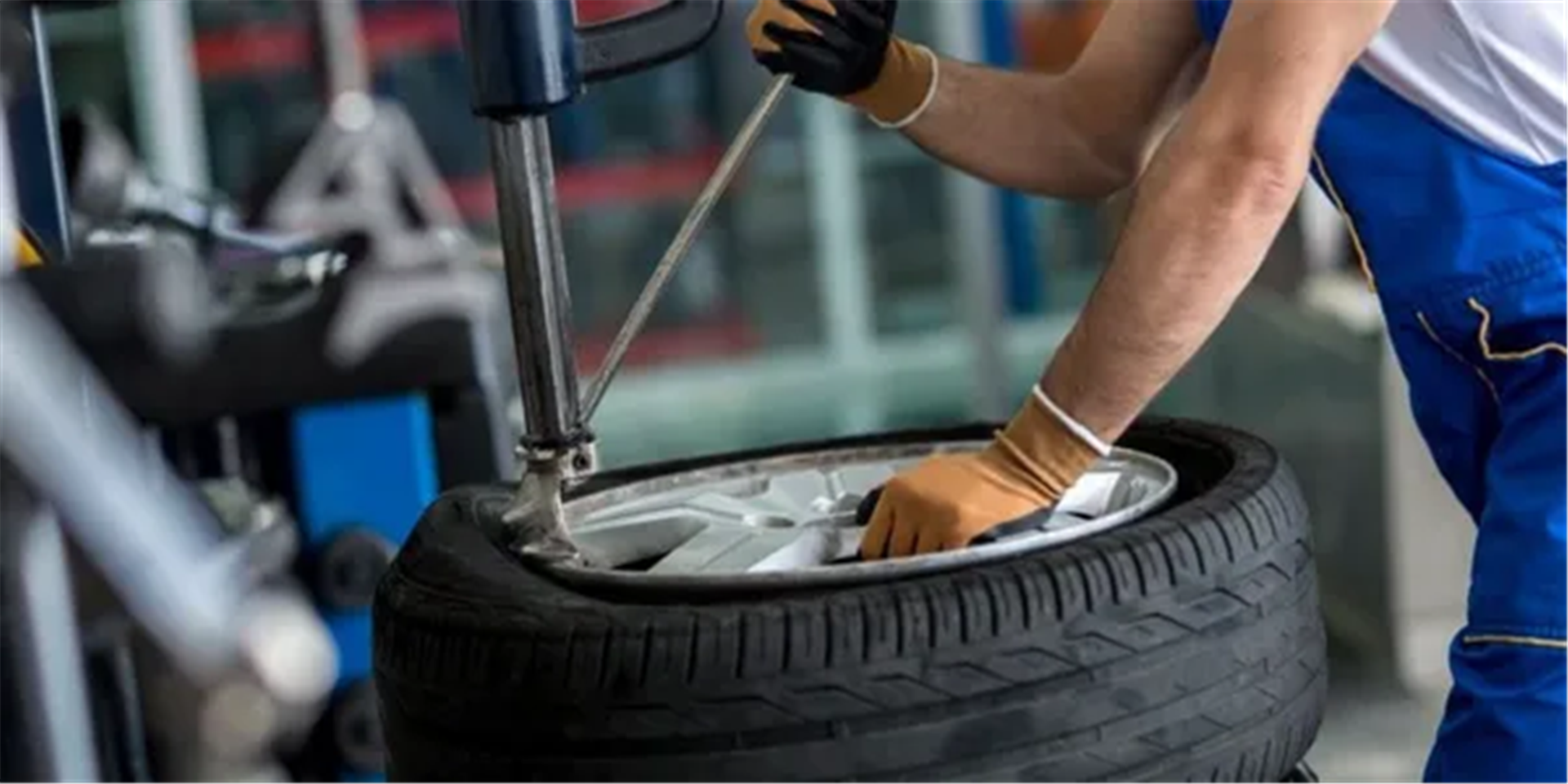 RÉPARATION CREVAISON, POSE DE TUBE ET POSE DE PNEUS UTILITAIRE