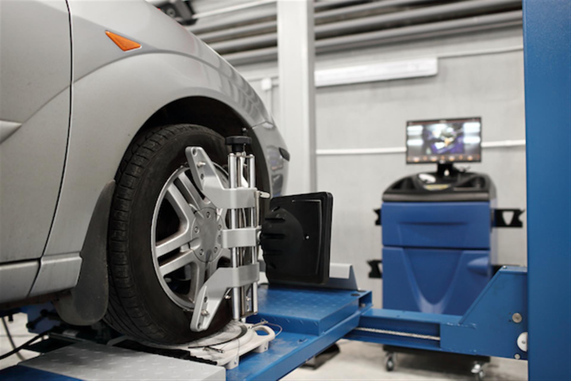 Wheel Alignments process, lifting car up 